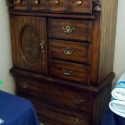 Chest of bedroom set