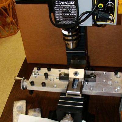 MILLING MACHINE