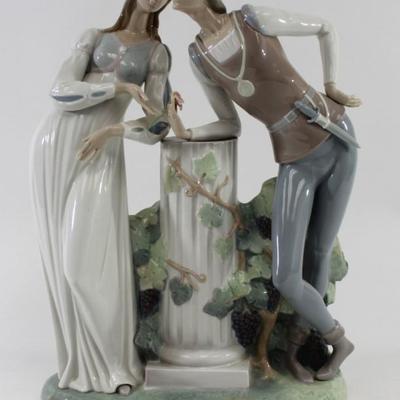 Lot 35: Lladro Figure "Romeo and Juliet" 