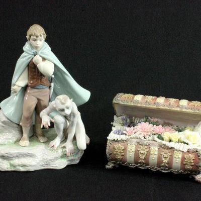 Lot 39: 2 Lladro Figures 