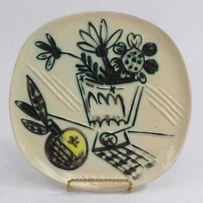 Lot 650: Pablo Picasso Plate, "Bunch with Apple" 