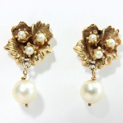 Lot 208: Pair 14K Yellow Gold Earrings with Foliate Design 