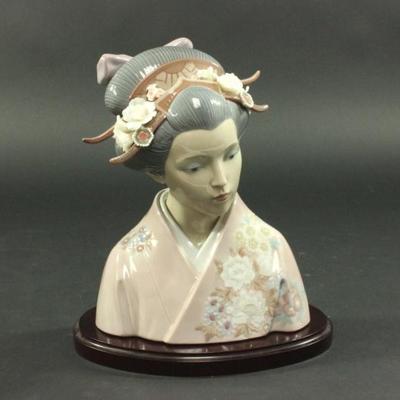 Lot 55: Lladro "Lady of the East" #1488 