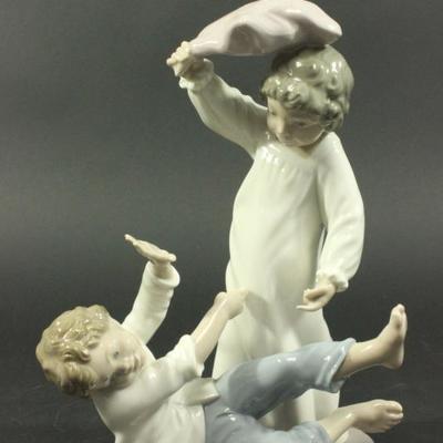 Lot 42: Nao by Lladro Porcelain Figurine "Pillow Fight" 