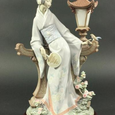 Lot 59: Lladro "Mariko" #1421 Porcelain Figurine 
