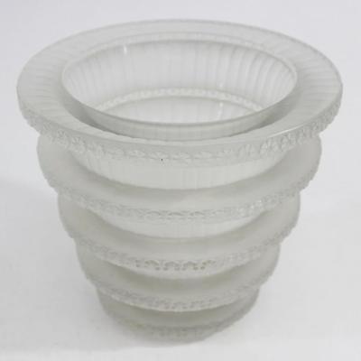 Lot 301: Lalique Glass "Chevreuse" Vase 
