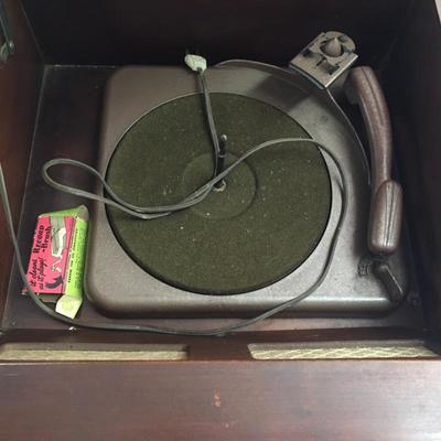 Trav-ler record player & radio