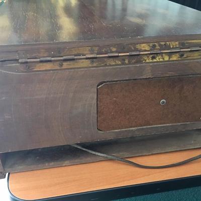 Trav-ler record player & radio