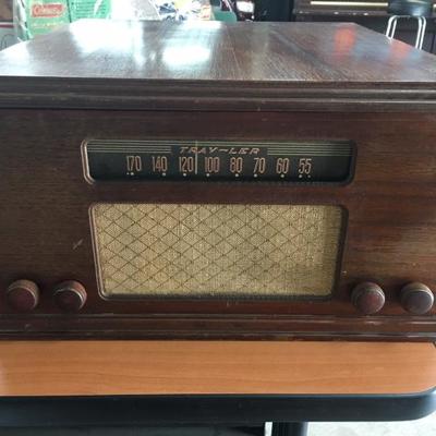 Trav-ler record player & radio