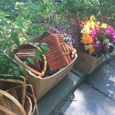 Huge Selection of Vintage Baskets.