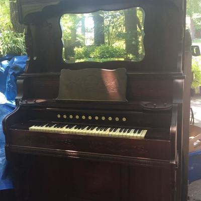 Estey Pump Organ.