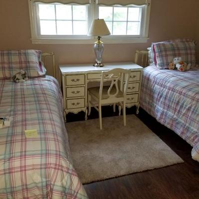 Twin Beds (Sans mattress)