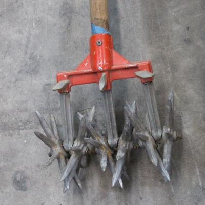 Rolling tiller