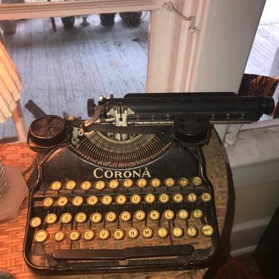 CORONA ANTIQUE TYPEWRITER