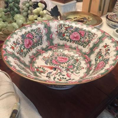Vtg Large Rose Medallion Punch bowl