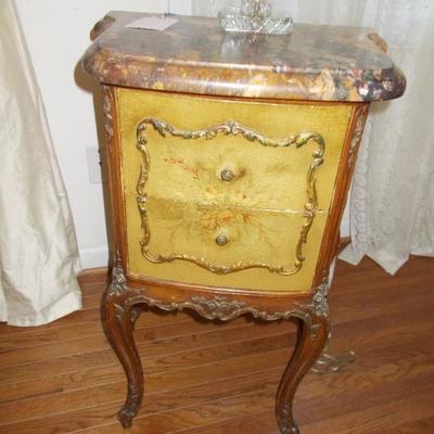 French provincial nightstand $265 
21 X 15 X 31"