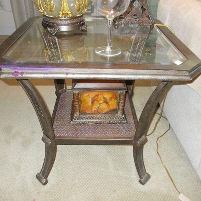 Table $99 two available
26 x 26 x 24"