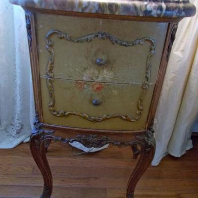 French provincial nightstand $225 marble "as is"
21 X 15 X 31"