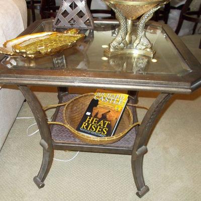 Table $99 two available
26 x 26 x 24"