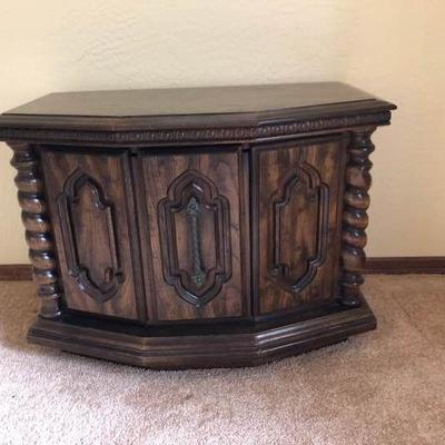 Vintage Bold Nightstand