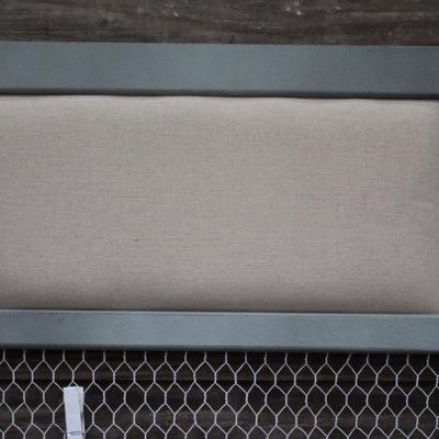Chicken wire memo board