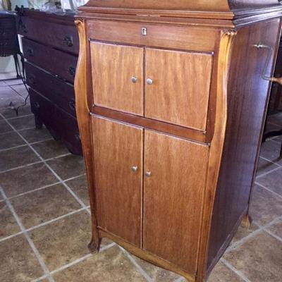 BUY IT NOW $495 Victrola Phonograph WORKS!