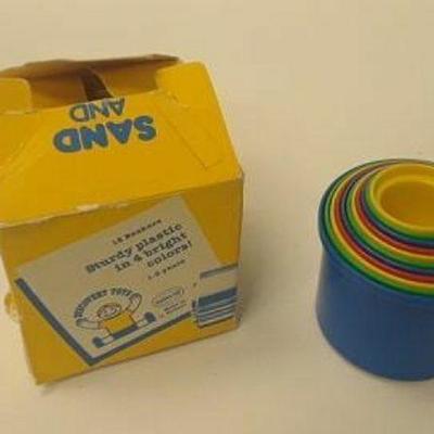 DISCOVERY TOYS 1983 SAND AND WATER BEAKERS RR5084 https://www.ebay.com/itm/123728142873