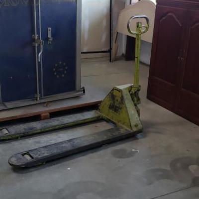 Pallet jack