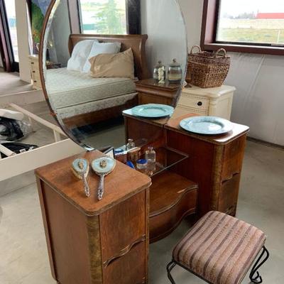 Early 1900's vanity with mirror