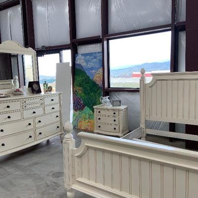 6 pc white queen size bedroom set