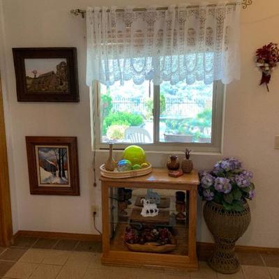 Small mirrored display cabinet