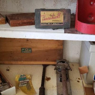 5 sizes of tap & die sets