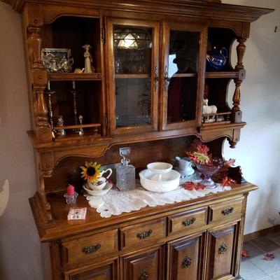 Maple hutch