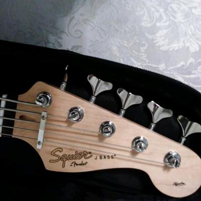 Fender Squire 5 string bass