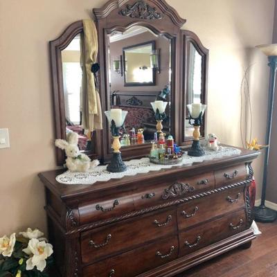 Beautiful "Tobacco/Rum Finish" Wood Bedroom Suite - 7-Drawer Dresser w/Triple Mirror