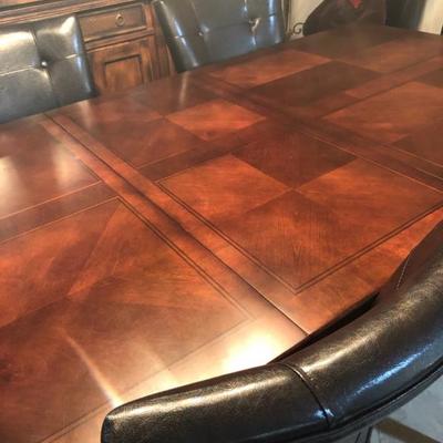 Dining table detail