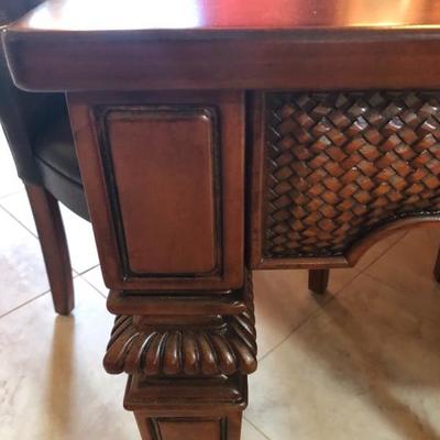 Dining table detail
