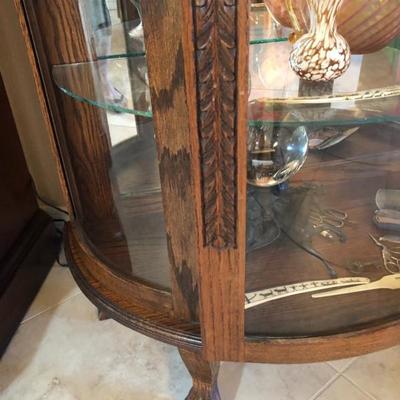 Curio cabinet detail