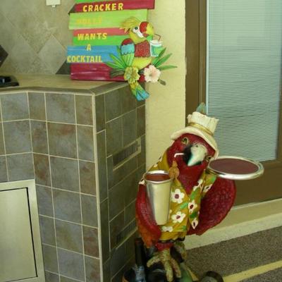 Humorous Tropical dÃ©cor.