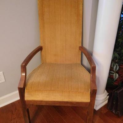 2 Captains Chairs and 6 Side Chairs for Dining Table