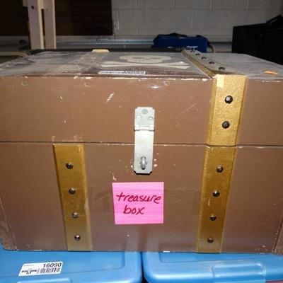 Pirate treasure box with 2 balance scales inside.