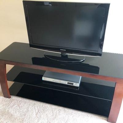 3-Tier TV Stand w/Glass shelves, Samsung 32" TV 