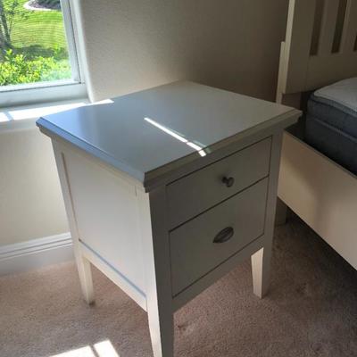 Eggshell Queen Platform Bedroom Set 