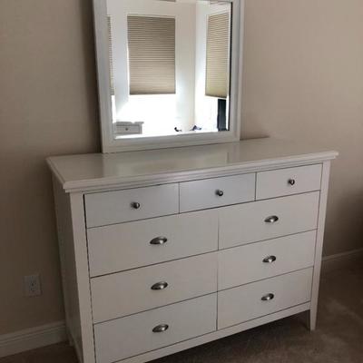 Eggshell Queen Platform Bedroom Set 