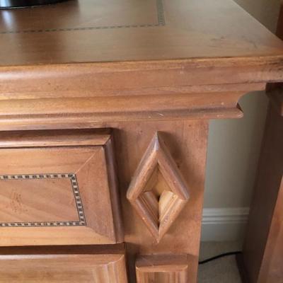 Detail - Wood Inlay & Metal w/deco pulls Platform Bedroom Set 