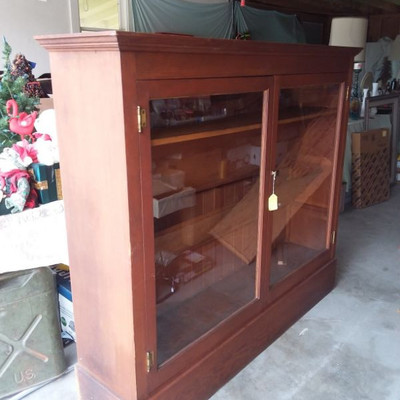 Display Case w/Glass Doors