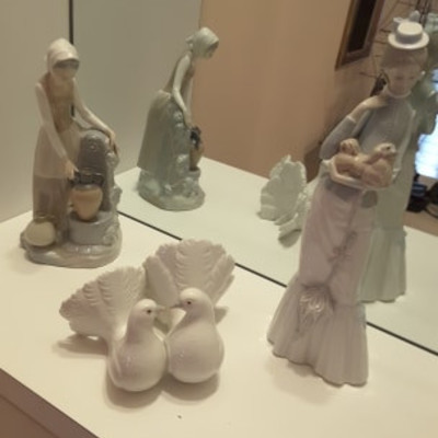 LLardro Figurines
