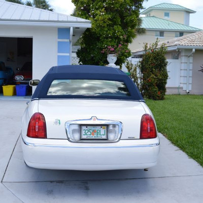 2000 Lincoln Town Car Excellent Condition $4000