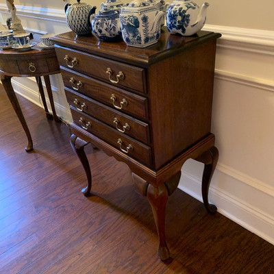 Flatware chest