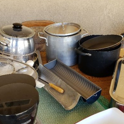 Lots of kitchen stuff